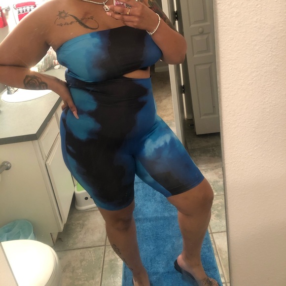 One piece outfit - Picture 2 of 2